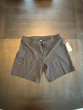 Maui Rippers Women's 9" Boardshorts Size 16 Black